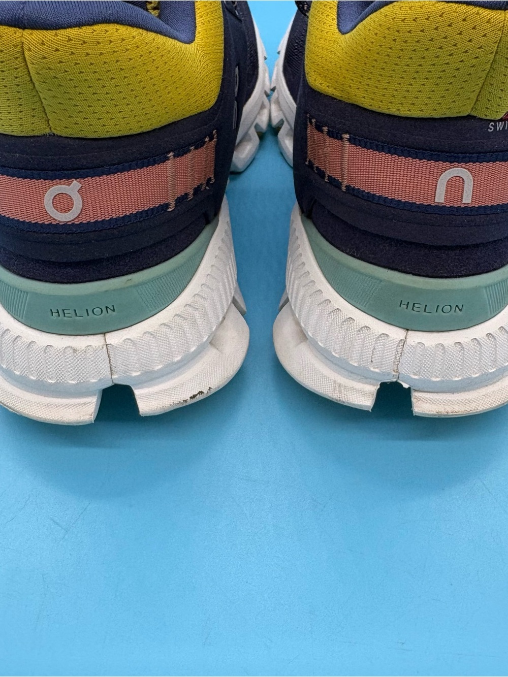 On Running Cloud Hi Edge Mid-Top Sneakers Gold Blue Size 7 - Picture 6 of 10